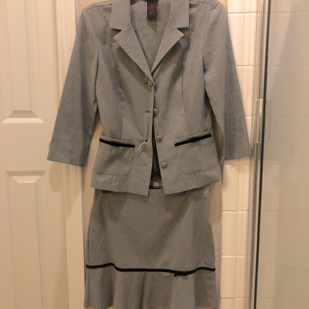 Business suit skirt and blazer set size 5